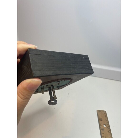 Vintage clock, Mercedes, wind up clock, made in Berlin, wood exterior sold as is - Picture 6 of 8